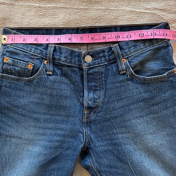 Levi’s button fly 501 jeans, size 25, medium wash, 99% cotton, 1% elastane. - Picture 10 of 13
